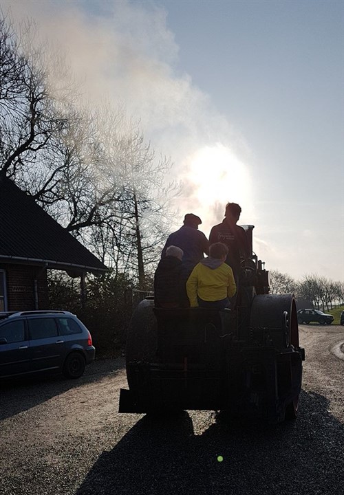 Damptromlen I Sol Ved Julemarked 2019